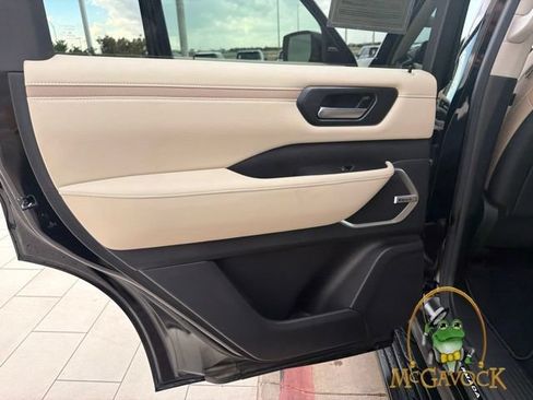Used 2025 Nissan Armada Platinum RWD image 26