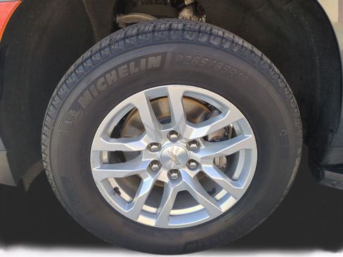 Used 2021 Chevrolet Suburban LT image 11