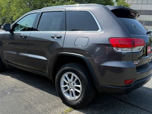 Used 2019 Jeep Grand Cherokee Laredo AWD/4WD image 7