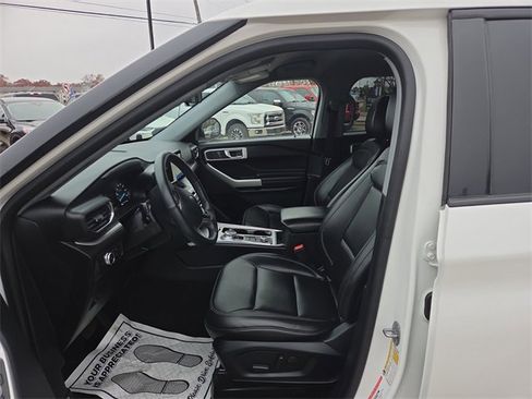 Certified 2022 Ford Explorer XLT w/ Equipment Group 202A image 27