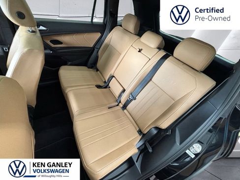 Certified 2023 Volkswagen Tiguan SE w/ Panoramic Sunroof Package AWD/4WD image 19