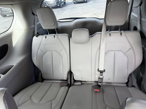 Used 2017 Chrysler Pacifica Touring-L Plus w/ Advanced Safetytec Group image 16