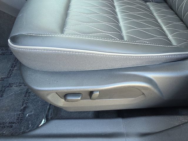 Certified 2023 Buick Envision Avenir AWD/4WD image 19