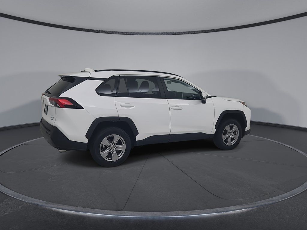 Used 2025 Toyota RAV4 XLE AWD/4WD image 16