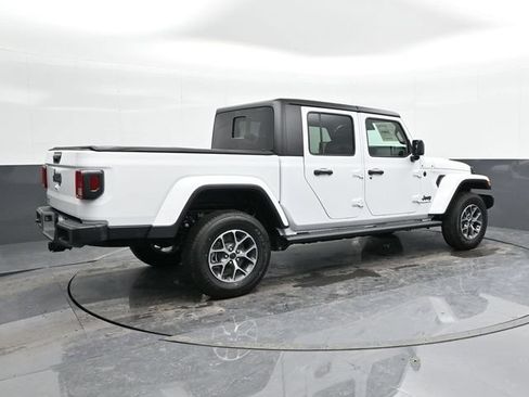 Used 2024 Jeep Gladiator Sport AWD/4WD image 19