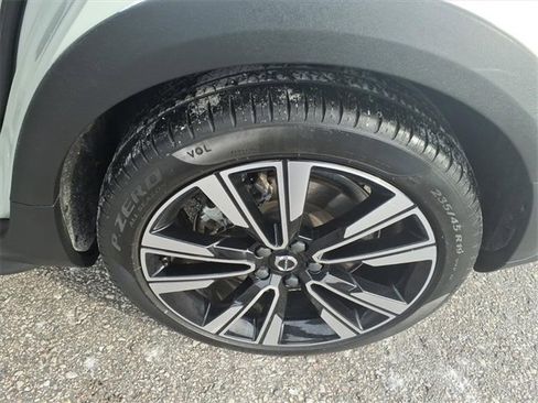 Used 2021 Volvo V60 T5 Cross Country image 16