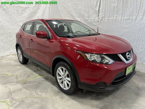 Used 2017 Nissan Rogue Sport S w/ S Appearance Package AWD/4WD image 2