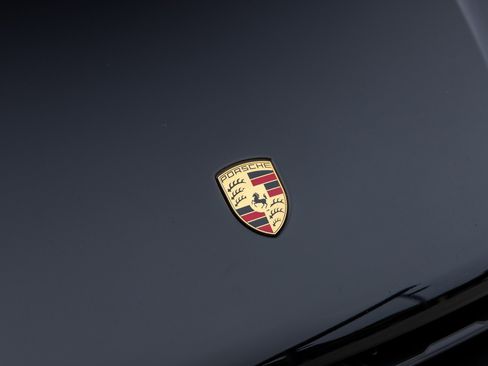 Certified 2025 Porsche Macan image 15