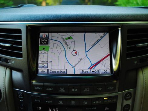 Used 2011 Lexus LX 570 4WD w/ Luxury Pkg image 22