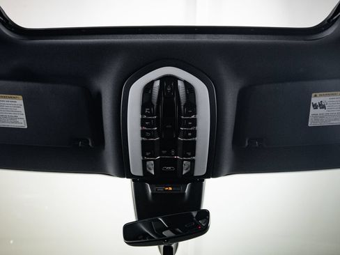 Certified 2023 Porsche Macan AWD/4WD image 20