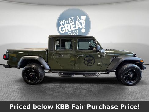 Used 2022 Jeep Gladiator Sport w/ Trailer Tow Package image 2
