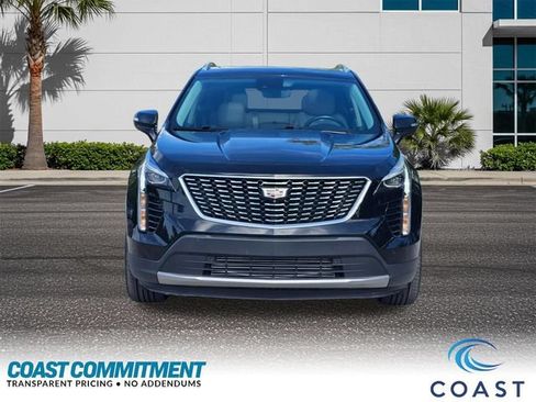 Used 2022 Cadillac XT4 Premium Luxury w/ Enhanced Visibility Package FWD image 2