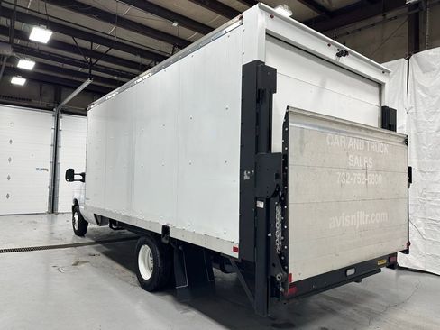 Used 2024 Ford E-350 and Econoline 350 Super Duty image 5
