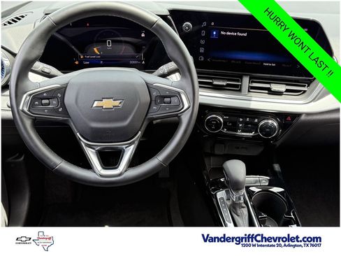 Certified 2025 Chevrolet Trax LT w/ LT Convenience Package FWD image 11