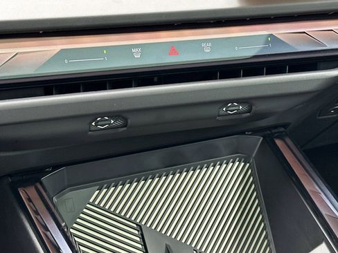 Used 2025 BMW X3 xDrive30i w/ Premium Package image 12