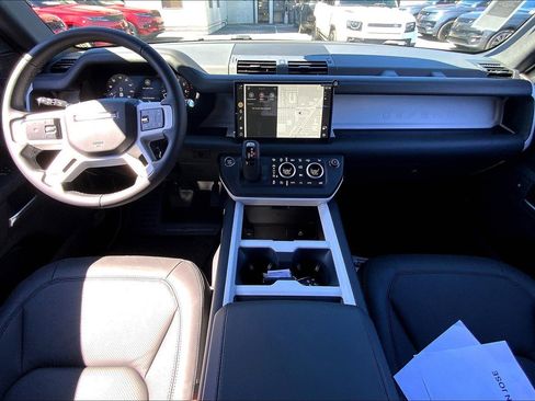 New 2025 Land Rover Defender 110 X-Dynamic SE image 6