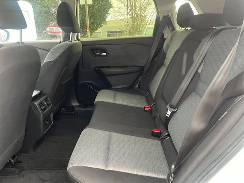 Used 2023 Nissan Rogue SV image 17