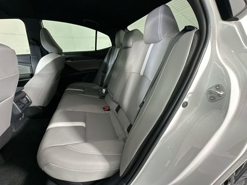 Used 2025 Toyota Camry SE w/ Convenience Package FWD image 22