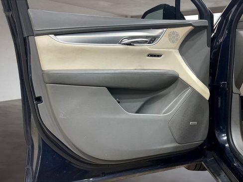 Used 2017 Cadillac XT5 Luxury w/ Driver Awareness Package image 23