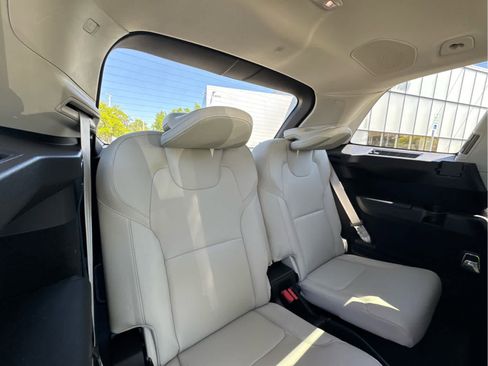 Used 2023 Volvo XC90 B6 Plus image 18