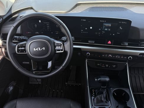 Used 2025 Kia Carnival SX w/ SX Dark Edition Package image 12