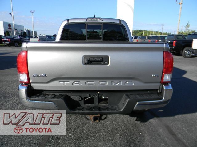 Used 2017 Toyota Tacoma SR5 w/ Tow Package AWD/4WD image 3
