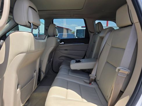 Used 2019 Jeep Grand Cherokee Overland RWD image 28