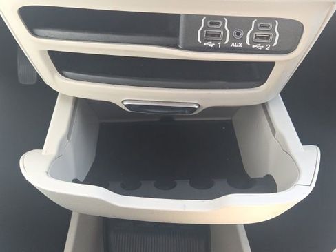 Used 2023 Chrysler Pacifica Touring-L FWD image 36