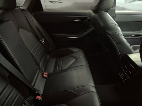 Used 2019 Toyota Avalon Touring image 7