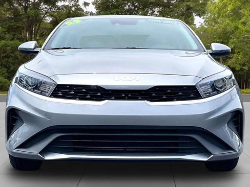 Used 2023 Kia Forte LXS w/ LXS Technology Package FWD image 3