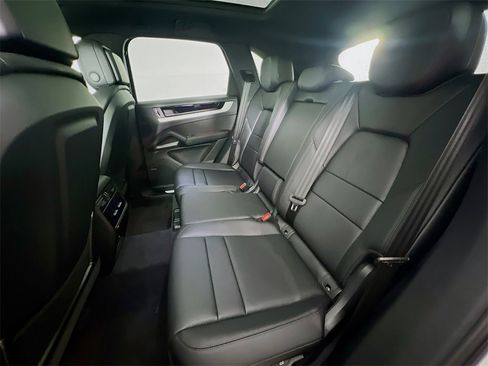 New 2026 Porsche Cayenne Base image 24