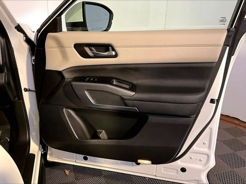 Used 2022 Nissan Pathfinder SL w/ SL Black Package image 43