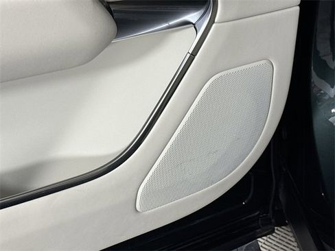 Used 2025 Land Rover Range Rover SE image 21