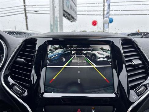 Certified 2022 Jeep Cherokee Limited w/ Elite Package image 27