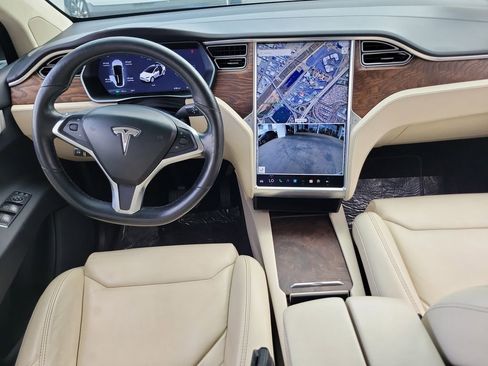 Used 2018 Tesla Model X 75D image 11