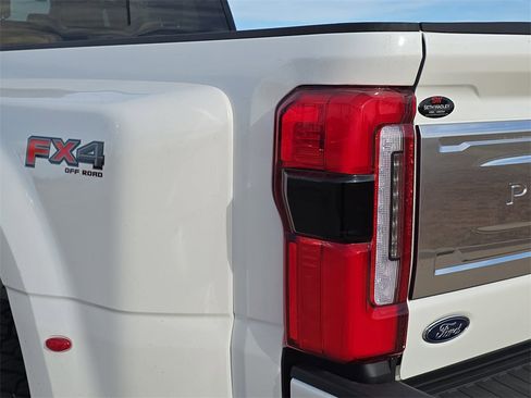 Used 2025 Ford F450 Platinum w/ Platinum Plus Package image 35