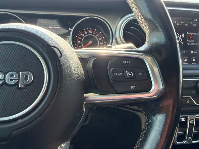 Used 2018 Jeep Wrangler Unlimited Sahara AWD/4WD image 11