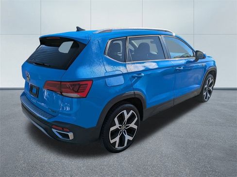 Used 2022 Volkswagen Taos SEL w/ Panoramic Sunroof Package image 3
