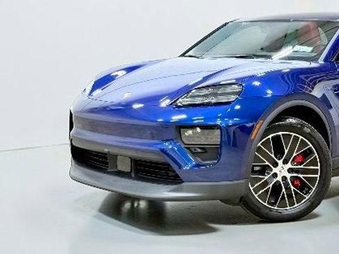 Used 2025 Porsche Macan 4S Electric w/ Premium Package image 2