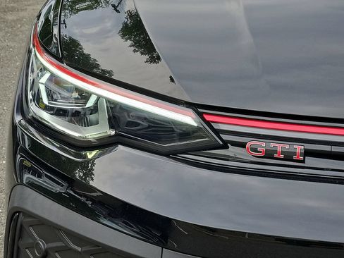 Certified 2025 Volkswagen GTI SE FWD image 9