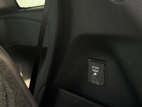 Certified 2025 Toyota Sienna Limited image 35