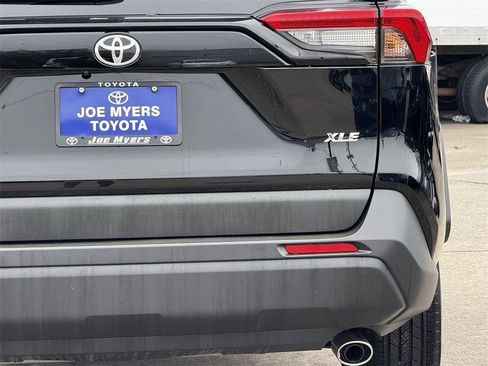 Used 2025 Toyota RAV4 XLE image 9