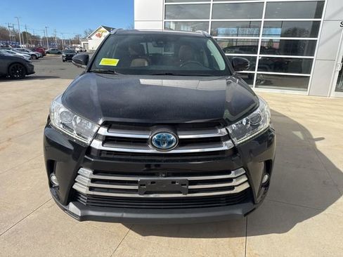 Used 2017 Toyota Highlander Limited Platinum image 2