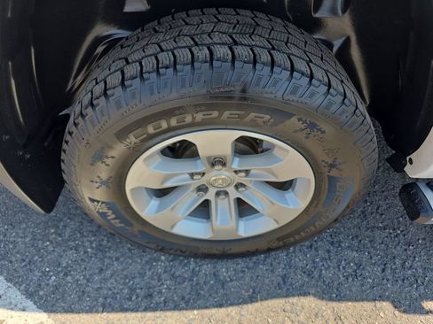 Used 2019 RAM 1500 Laramie AWD/4WD image 41