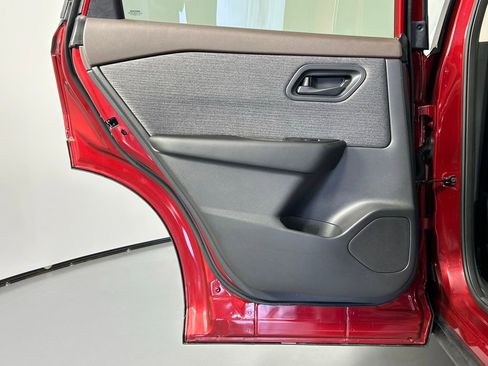 Used 2023 Nissan Rogue S image 13