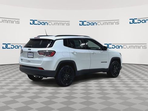 Used 2026 Jeep Compass Latitude AWD/4WD image 8