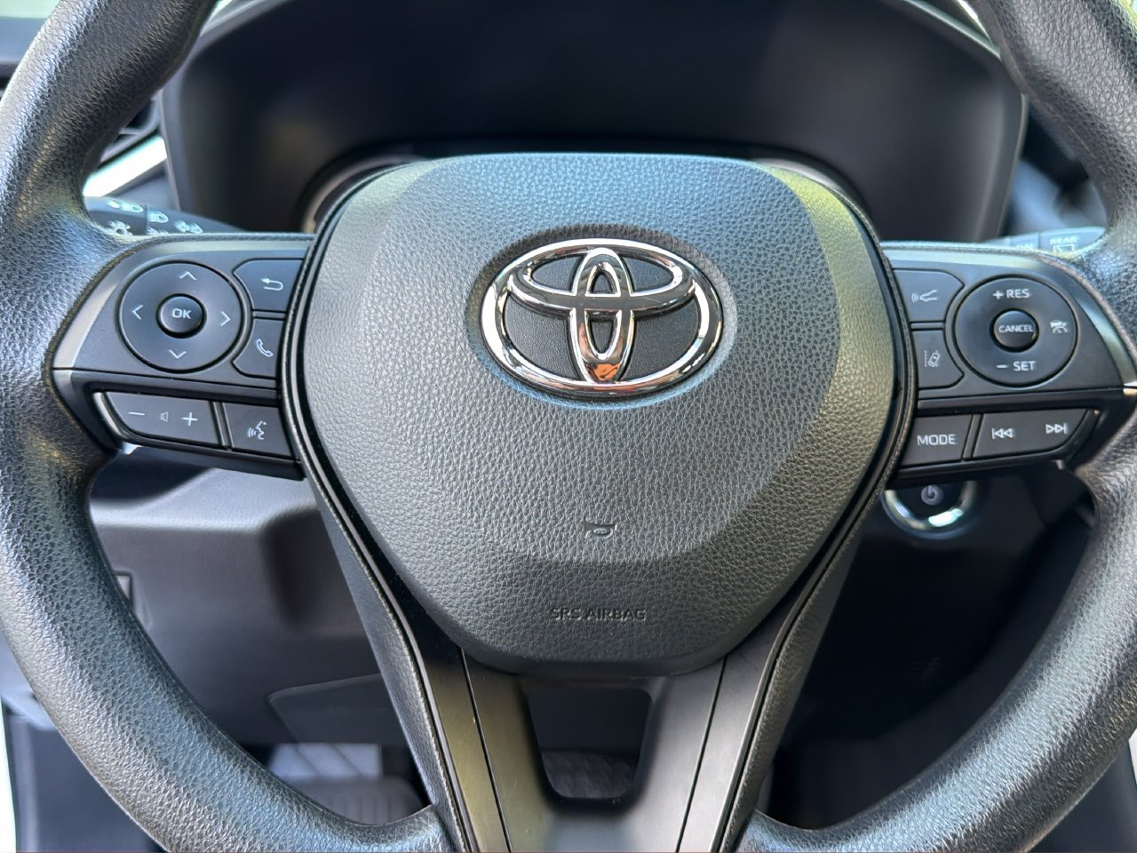 Used 2025 Toyota RAV4 XLE AWD/4WD image 22