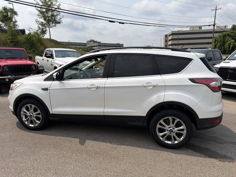 Used 2017 Ford Escape SE w/ Equipment Group 201A FWD image 7