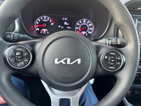 Used 2022 Kia Soul LX FWD image 11