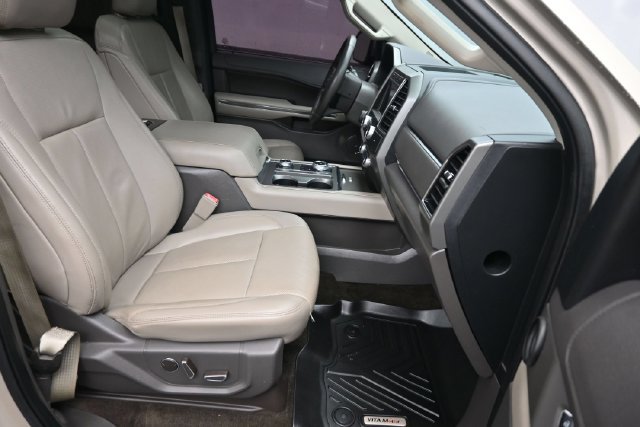 Used 2018 Ford Expedition Max XLT w/ Equipment Group 202A AWD/4WD image 8